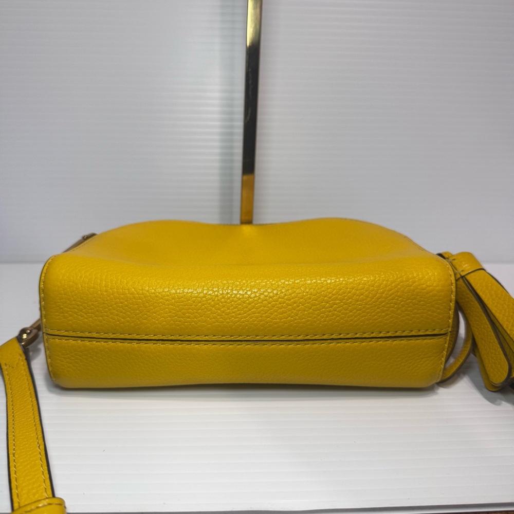 Marc Jacobs The Shutter Yellow Leather Crossbody Bag - Picture 11 of 16